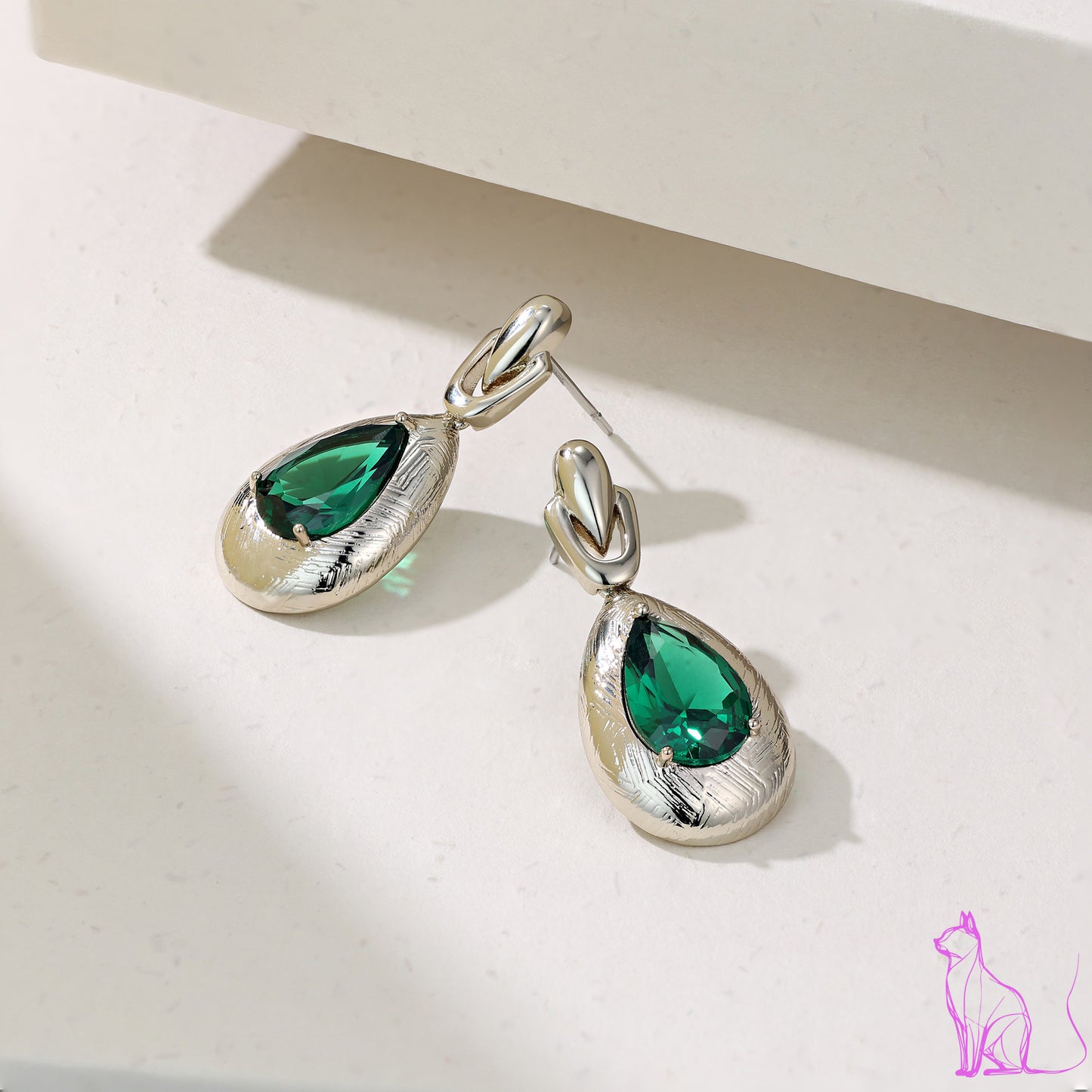 Portuguese designer European and American fashion droplets, emerald zircon, delicate sense of luxury, exaggerated retro earrings