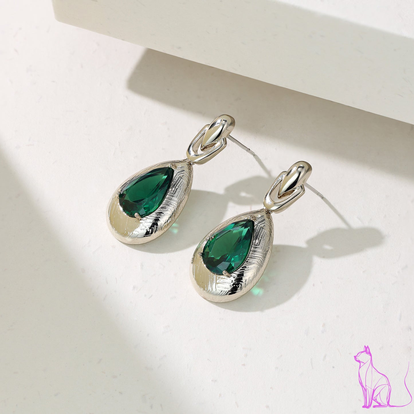 Portuguese designer European and American fashion droplets, emerald zircon, delicate sense of luxury, exaggerated retro earrings